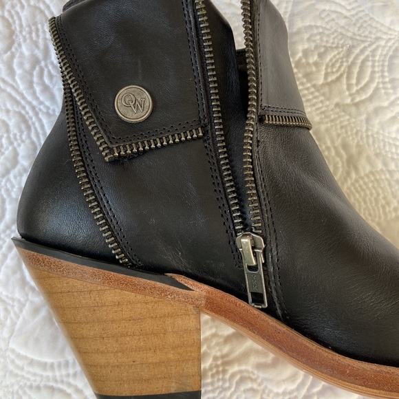 Old West Leather Heeled, Zip Ankle Booties, Size 5 Med. - Picture 5 of 7